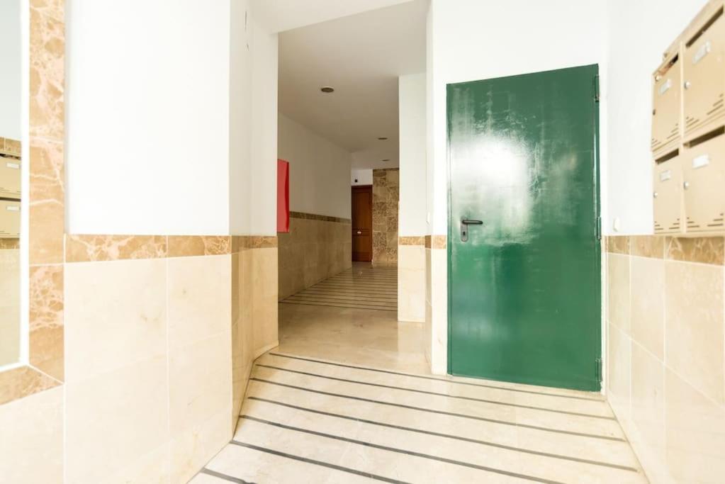 Apartamento Con Parking Gratis En El Centro De Malaga Apartment Екстериор снимка